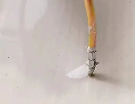 保德瓷砖空鼓维修公司专业解答在瓷砖铺贴过程中，如果使用的砂料过粗（如全部使用了粗砂），可能会导致以下问题